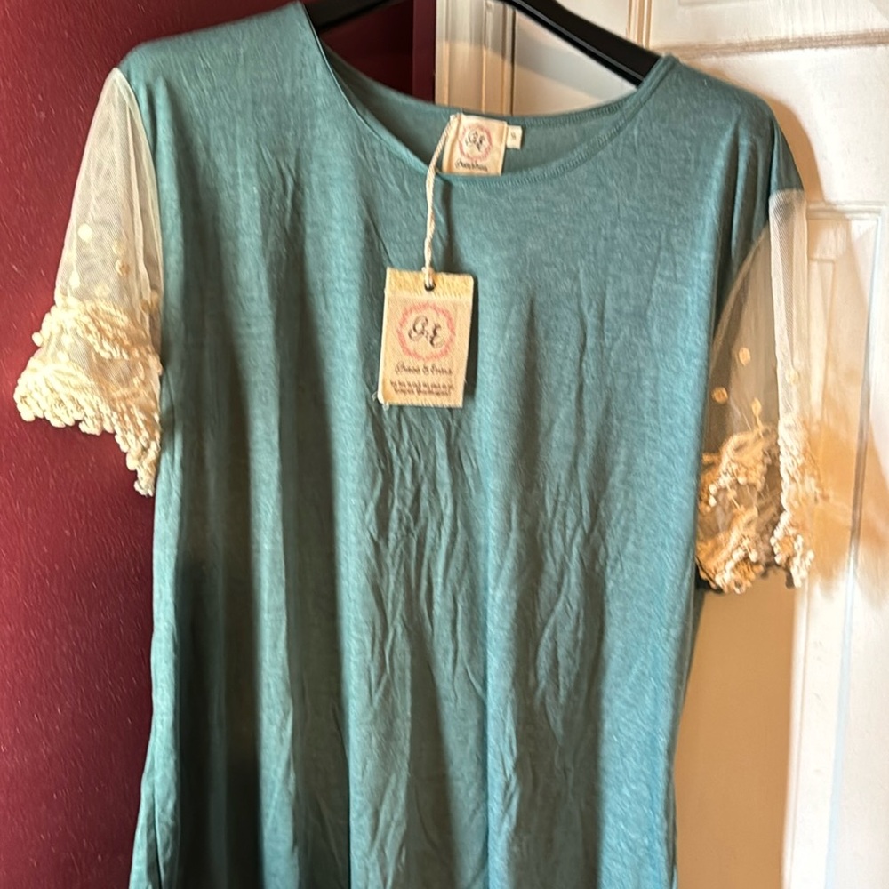 Grace and Emma Green top with mesh decorative sleeves new with tags size XL